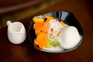 Hình ảnh kem xôi xoài lá nếp