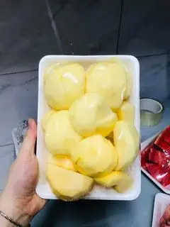 Hình ảnh khay táo bổ sẵn