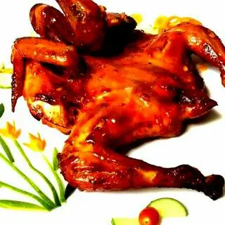 Gà nướng mật ong nguyên con - 220.000 ₫ tại Gà Nướng & Gà Bó Xôi Thành Công - Bến Chương Dương