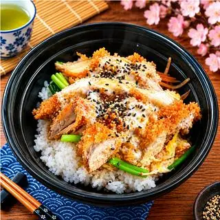 Hình ảnh Cơm Gà Katsu Phủ Trứng