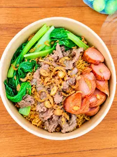 Hình ảnh Mì Trộn Bò + Xúc Xích