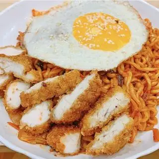 Mì gà cay phô mai - 57.000 ₫ tại Tạ Tuyết Ngân - Ăn Vặt & Trà Sữa - Nguyễn Tri Phương
