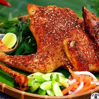 Gà nướng muối ớt nguyên con - 220.000 ₫ tại Gà Nướng & Gà Bó Xôi Thành Công - Bến Chương Dương