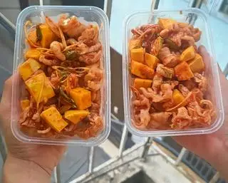 Hình ảnh Chân Gà Sốt Thái Size To ( không trứng non )