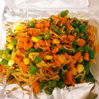 Hình ảnh Mì trộn rau củ
