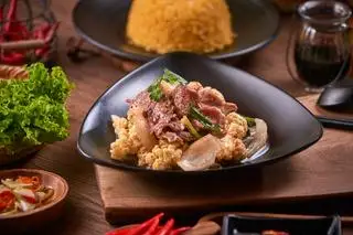 Cơm bò xào bông cải - 68.000 ₫ tại Cơm Gà Xối Mỡ 142 - Lê Văn Duyệt