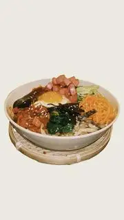 Cơm Trộn Xúc Xích Phomai - 57.000 ₫ tại Tiệm Tháng Ba - Kimbap & Cơm Trộn - Nguyễn Thiện Thuật
