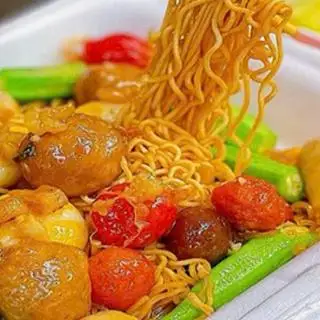 Mì trộn tóp mỡ - 29.000 ₫ tại Ăn Vặt Bủ Bủ - Chân Gà Sốt Thái, Cá Viên Sốt Thái & Sương Sáo Thập Cẩm - Tân Phước 