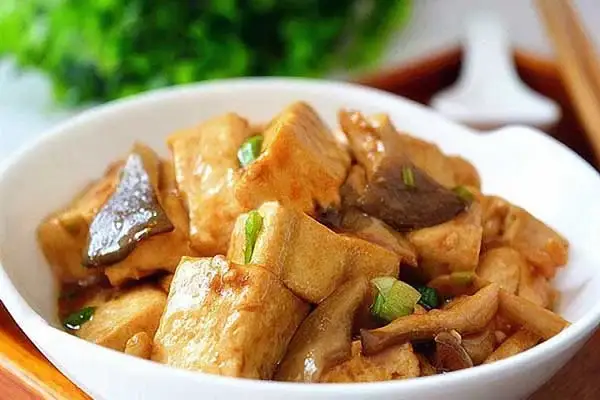 Đậu Hủ Kho Nấm Bào Ngư  Chay - 30.000 ₫ tại Bếp Chay Chinh - Nguyễn Văn Nghi