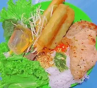 Bún Thịt Nướng Chả Giò  - 39.000 ₫ tại Bún Thịt Nướng Oanh - Phan Văn Hân
