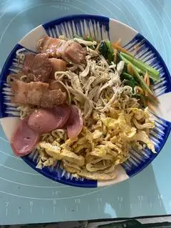Hình ảnh Mì trộn đặc biệt