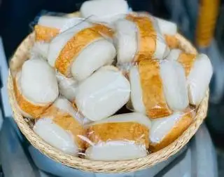 bánh dày kẹp chả - 24.000 ₫ tại Bánh Cuốn Nóng - Cao Thắng