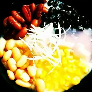 Chè Huế Thập Cẩm - 35.000 ₫ tại Chè Thái Bé Bông - Sinh Tố & Nước Ép - Bạch Đằng