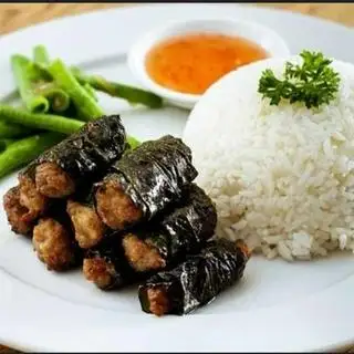 Hình ảnh Cơm chả lá lốt trứng chiên