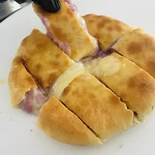 Hình ảnh Pizza phô mai khoai môn