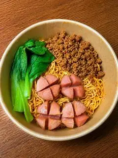 Hình ảnh Mì Trộn Xúc Xích + Thịt Bằm