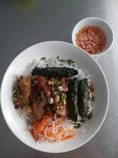 bún thịt nướng+ nem nướng+bò lá lốp - 55.000 ₫ tại Bà Út - Cơm Tấm & Bún Thịt Nướng - Bùi Đình Túy