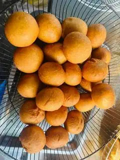 bánh bao chiên  - 11.000 ₫ tại Bánh Tiêu, Chuối Chiên & Bánh Bao Chiên Hà Bình - Trịnh Đình Trọng