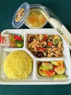 Cơm gà xào nấm đông cô - 68.000 ₫ tại Gà Ngon 38 Vị Bắc - Mẹt Gà, Xôi Gà & Cơm Gà - Nguyễn Oanh