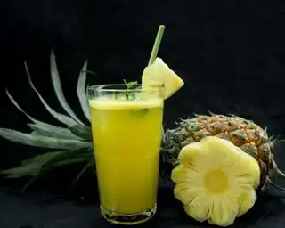 Nước ép thơm - 25.000 ₫ tại Rau Má Nhà Bơ - Nguyễn Oanh