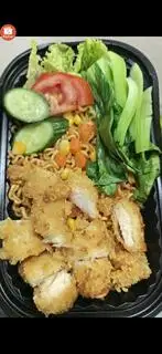 Mì trộn Indo gà viên - 40.000 ₫ tại Cái Quán Nhỏ Q1 - Cơm Chiên, Mì Trộn Indomie & Giải Khát - Nguyễn Trung Ngạn