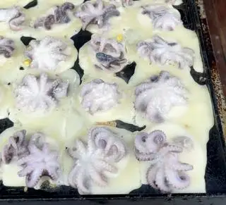 Takoyaki bạch tuộc nguyên con - 37.000 ₫ tại Takoyaki Bạch Tuộc Nguyên Con - Nguyễn Biếu