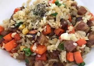 Cơm xào bò - 40.000 ₫ tại Cơm Chiên & Mì Xào - Đường Số 45