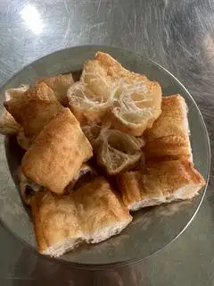 Bánh quẩy - 8.000 ₫ tại Cháo Lòng & Cơm Gà Xối Mỡ - Trần Xuân Soạn