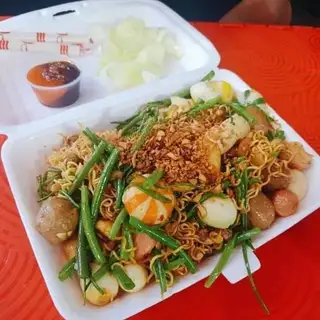 Hình ảnh Mì xào cá viên lớn 