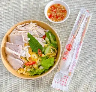 Hình ảnh Bún Nước Mắm Chua Ngọt Thập Cẩm ( Gà Xé & Thịt Đùi Heo )