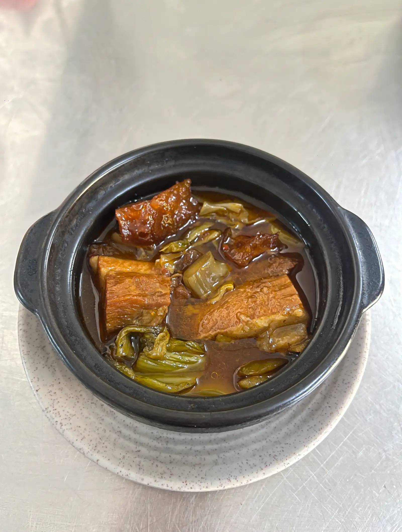 Hình ảnh Cơm heo quay xào cải chua