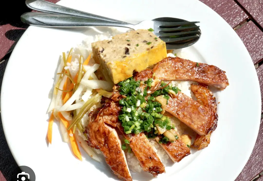 cơm tấm sườn chả  - 60.000 ₫ tại Cơm Tấm Sườn Bì Chả Anh Ba - Lương Định Của