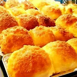 Bánh mì dừa phô mai - 25.000 ₫ tại Kem Bông Bakery - Nguyễn Trãi