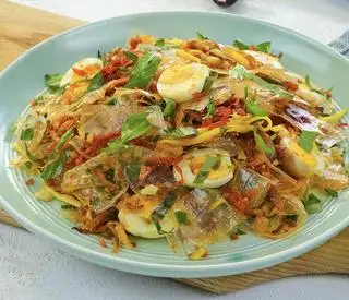 bánh tráng trộn full topping + tóp mỡ - 35.000 ₫ tại Chân Gà Sốt Thái Gấu Con - Tô Ngọc Vân