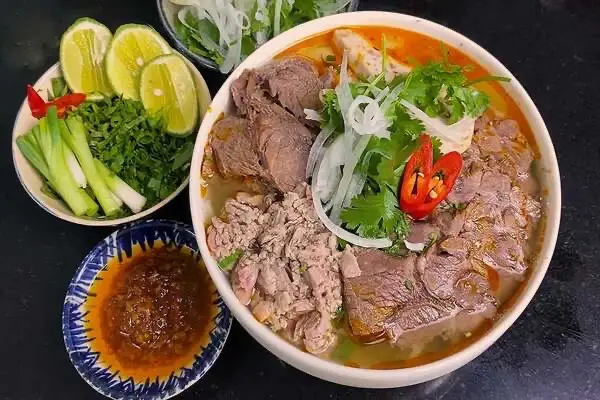 Bún bò thập cẩm không giò - 78.000 ₫ tại Bún Riêu Cua & Bún Bò Huế Cô Trang - Hồ Học Lãm
