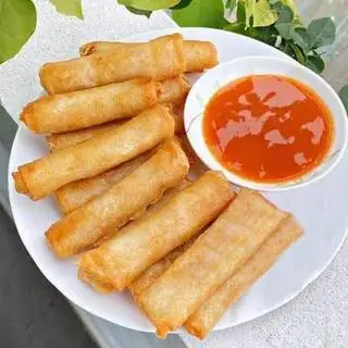 Hình ảnh 10 nem chua rán quấn lá bía