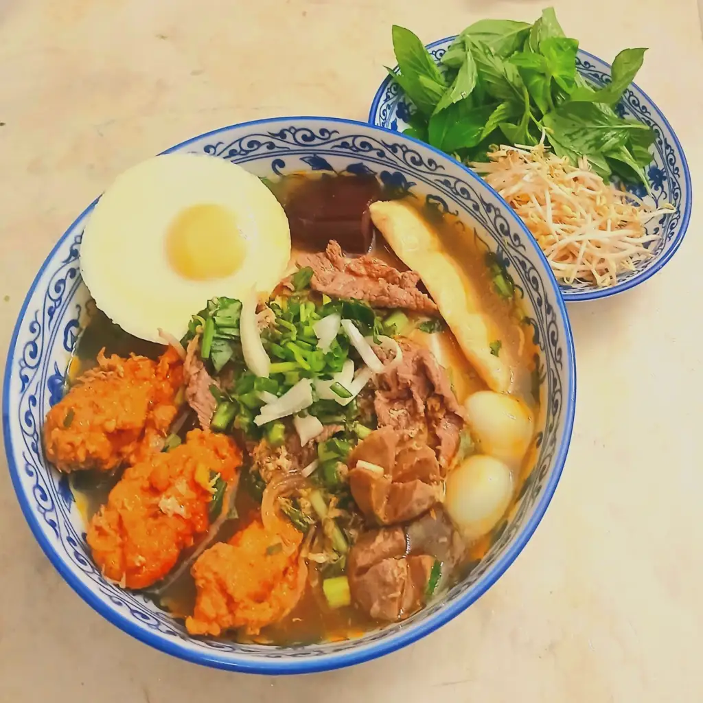 Tô KHỔNG LỒ + Nước mát - 118.000 ₫ tại Bún Bò Chả Cua Huế - Xuân Hoa Trần - Khánh Hội