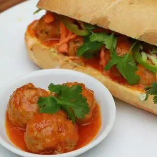Bánh mì xíu mại - 35.000 ₫ tại Bánh Mì Phượng Hoàng