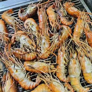 Hình ảnh tôm càng sen lớn nướng mọi 