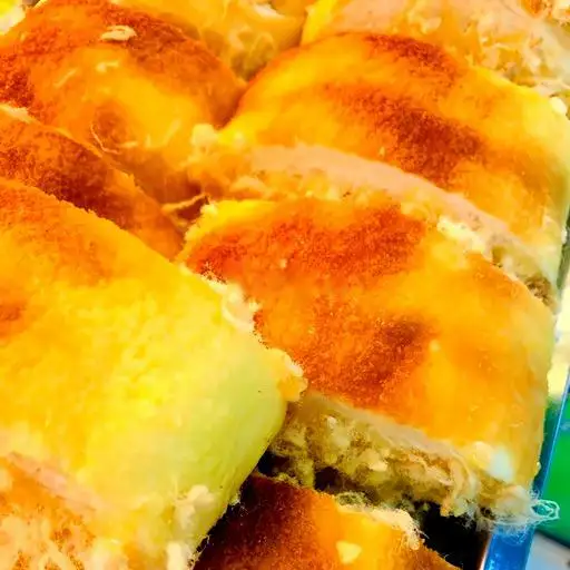 Bánh mì dừa chà bông - 22.000 ₫ tại Kem Bông Bakery - Nguyễn Trãi
