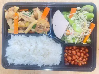 Hình ảnh cơm gà xào nấm