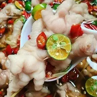 Hình ảnh Chân gà sả ớt rút xương 8 chân