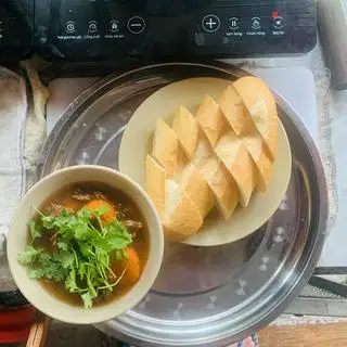 Hình ảnh Bánh Mỳ Sốt Vang