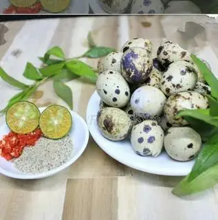 Trứng Cút Chấm Muối - 12.000 ₫ tại Tré Trộn Cóc Cô Lan - Đông Du