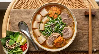 Bún Bò Thịt Bắp Giò Chả Cua - 60.000 ₫ tại Bún Bò Mỡ Nổi Cô Mai - Âu Cơ