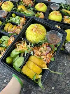 Hình ảnh Cơm gỏi gà ta 