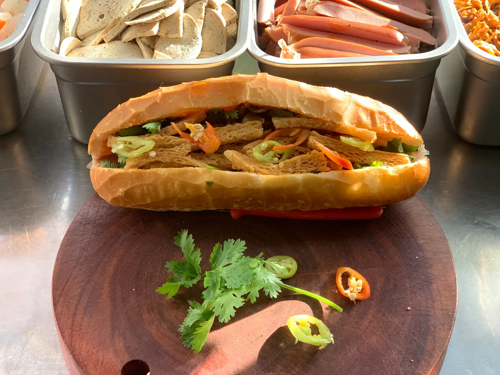 ✅ BÁNH MÌ CHAY NHÂN HEM + NẤM NƯỚNG + SƯỜN NON - 28.000 ₫ tại Bánh Mì Chay Nhà Nấm - Lê Quang Định