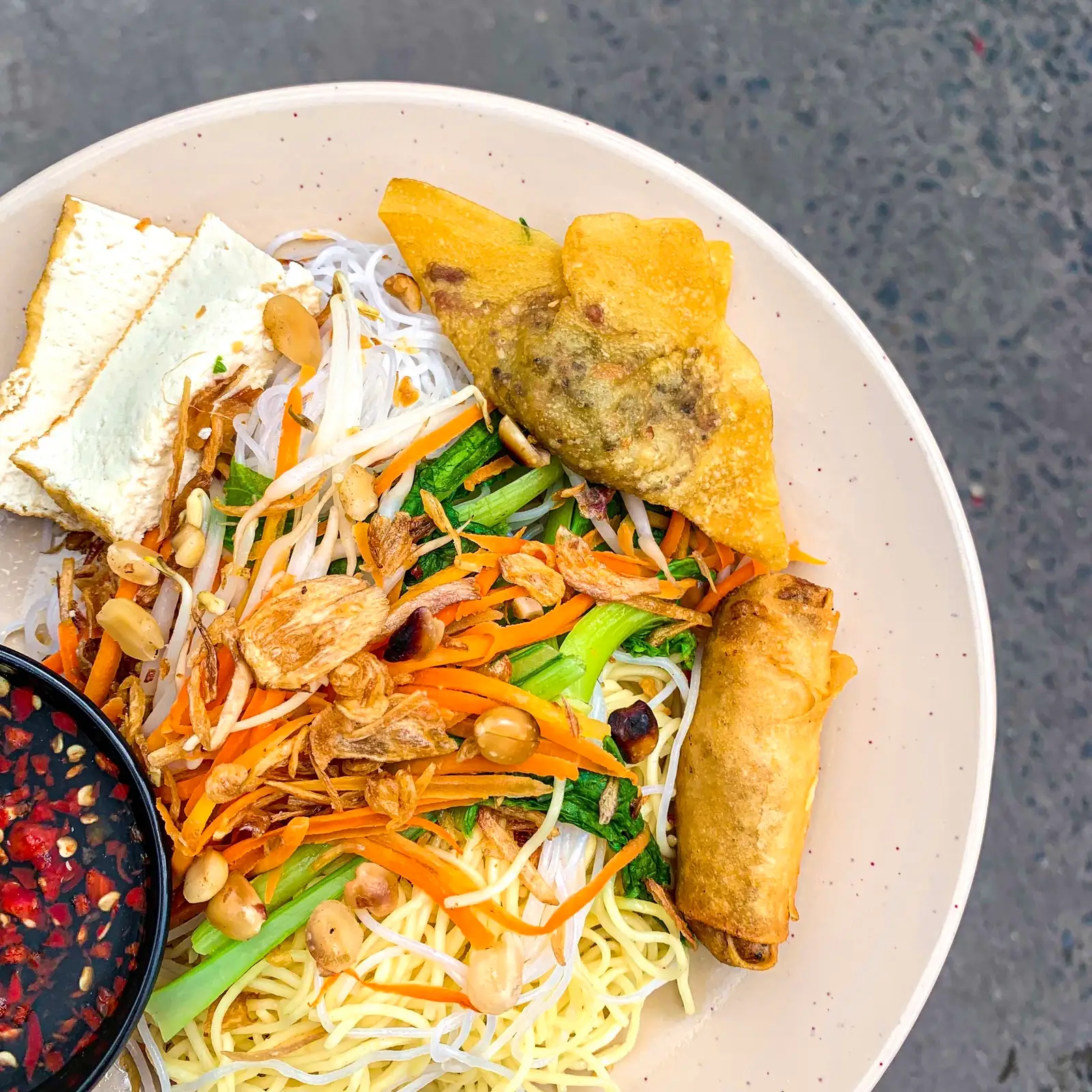 Mì xào chay - 37.000 ₫ tại Tiệm Chay Nhà Mình - Hoàng Văn Thụ