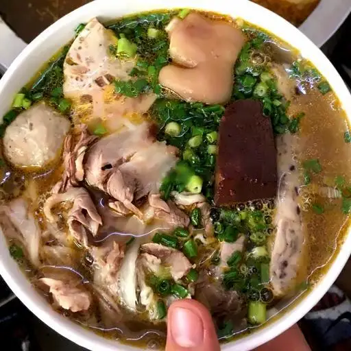 Hình ảnh Bún bò huế đặc biệt