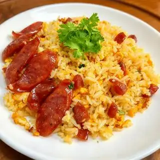 Hình ảnh Cơm chiên TRỨNG + LẠP XƯỞNG
